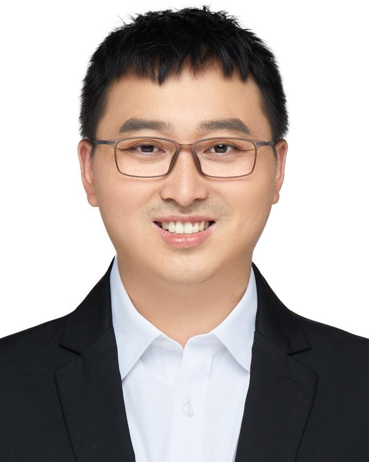 Yulong Huang headshot